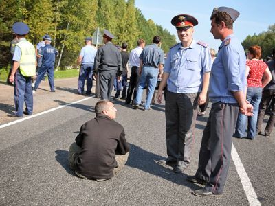 Перекрытие трассы Фото: news.vtomske.ru.