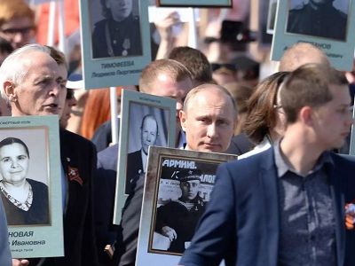 В. Путин на акции "Бессмертный полк". Москва, 9.5.15. Фото: kremlin.ru/events/president/news/49442/photos