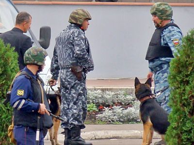 Операция силовиков. Фото: Александр Воронин, Каспаров.Ru