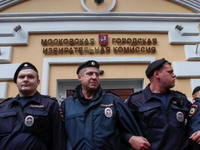 Росгвардия у Мосизбиркома, 14.7.19. Фото: news.myseldon.com